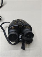 Simmons Binoculars in Case. 7-15x25 Power Nice