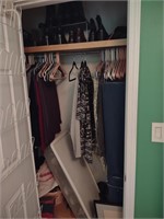 Contents of Closet - Read Details