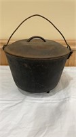 Cast iron #8 lidded kettle