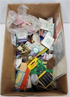 (AM) Lot of Sewing Items
              Threads,