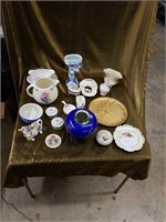 Collection of assorted porcelain dishes bowls,