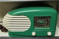 11.5" Lafayette Art Deco Airflow Radio Restored