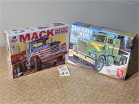 AMT Model Trucks - Diamond REO & Mack HD DM 800