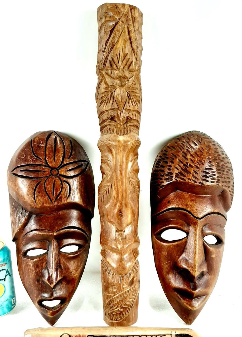 3 masques en bois