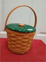 Longaberger basket with lid has liner