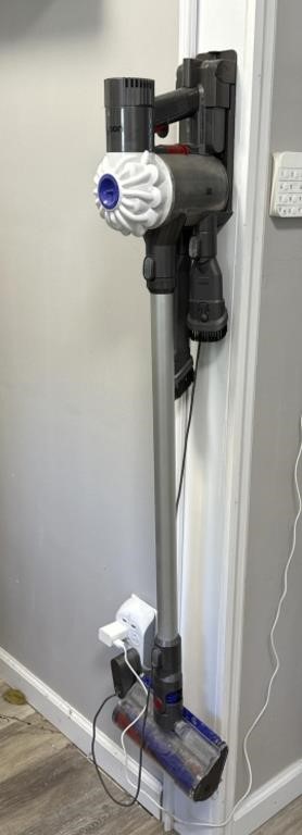 Dyson cordless stick vacuum - needs battery