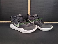 Nike Zoom Rev Black w/ Silver Shoes, Size 7