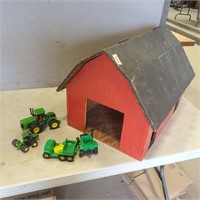 26"x20" Barn w John Deere Toys