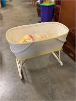 Baby Basinet w skirt