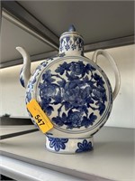 CHINESE STYLE BLUE & WHITE LIDDED PITCHER
