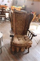 VINTAGE SOLID WOOD CHAIR