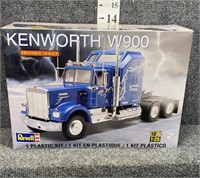 Revell Kenworth Road Tractor Plastic Model