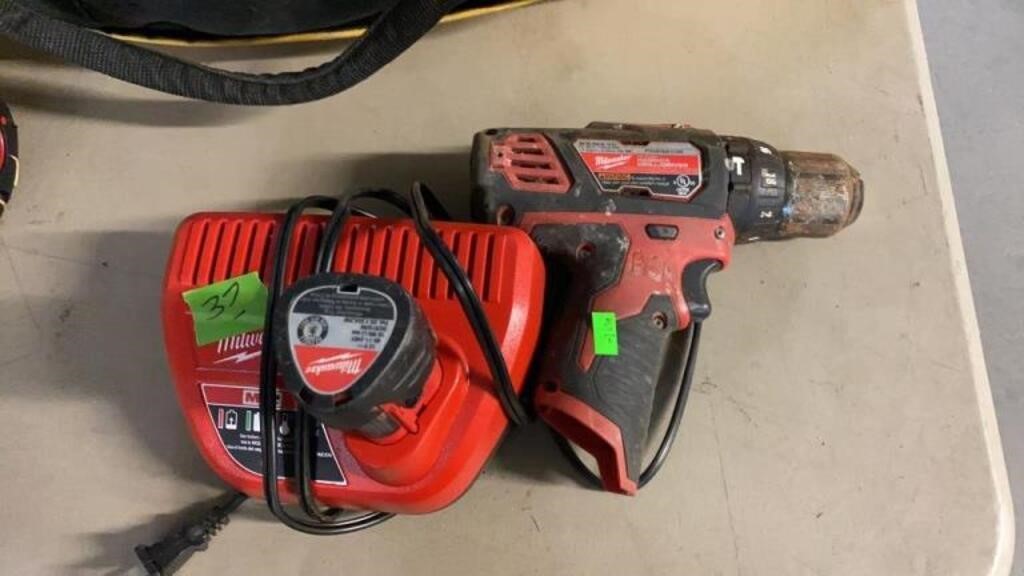 MILWUKEE CORDLESS DRILL W/ CHARGER & BATTERY