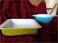 Pyrex blue bowl and green square baking dish