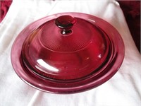 visions cranberry baker with lid 8"