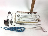 Costume jewelry : earrings, bracelets and several