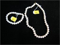 16" 8-9mm freshwater pearl necklace with matching
