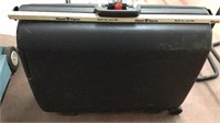 Hard case 2 wheel Samsonite suitcase/keys