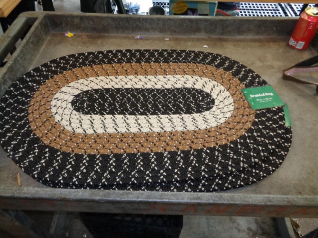 18" X 28" BRAIDED RUG - BLACK