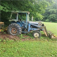 OLDER FORD FARM TRACTOR W/ BUCKET, DIESEL ENGINE