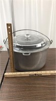 Large pot w/ glass lid