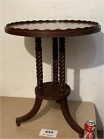 PIE CRUST SPINDLE ACCENT TABLE