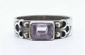 Sterling Silver Ring whit Amethyst
