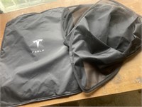 Single Tesla Sun shade with carrying case, Black