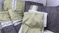 Queen Quilt Set, Dust Ruffle, Pillow Shams &Pillow