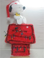 COLORFUL LIGHTUP SNOOPY AND DOGHOUSE
