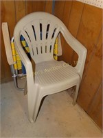 2 Plastic chairs, folding lawn chair,
