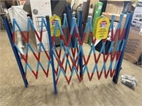 Blue / red safety gate with wheels x2