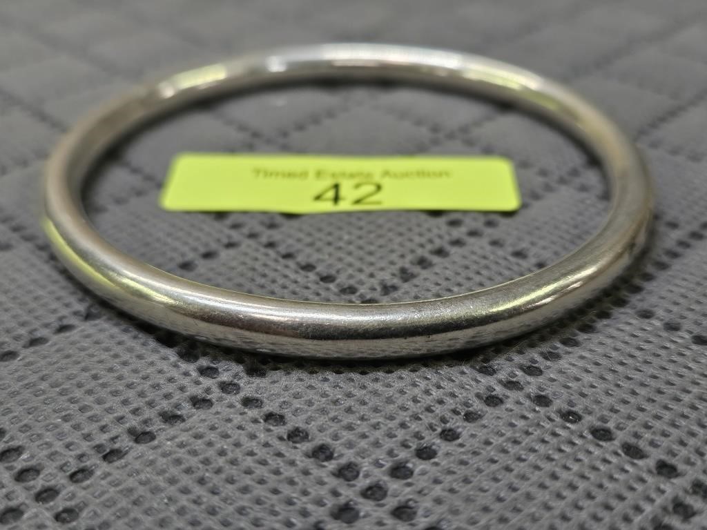 STERLING SILVER BANGLE BRACELET, 15.6 GRAMS