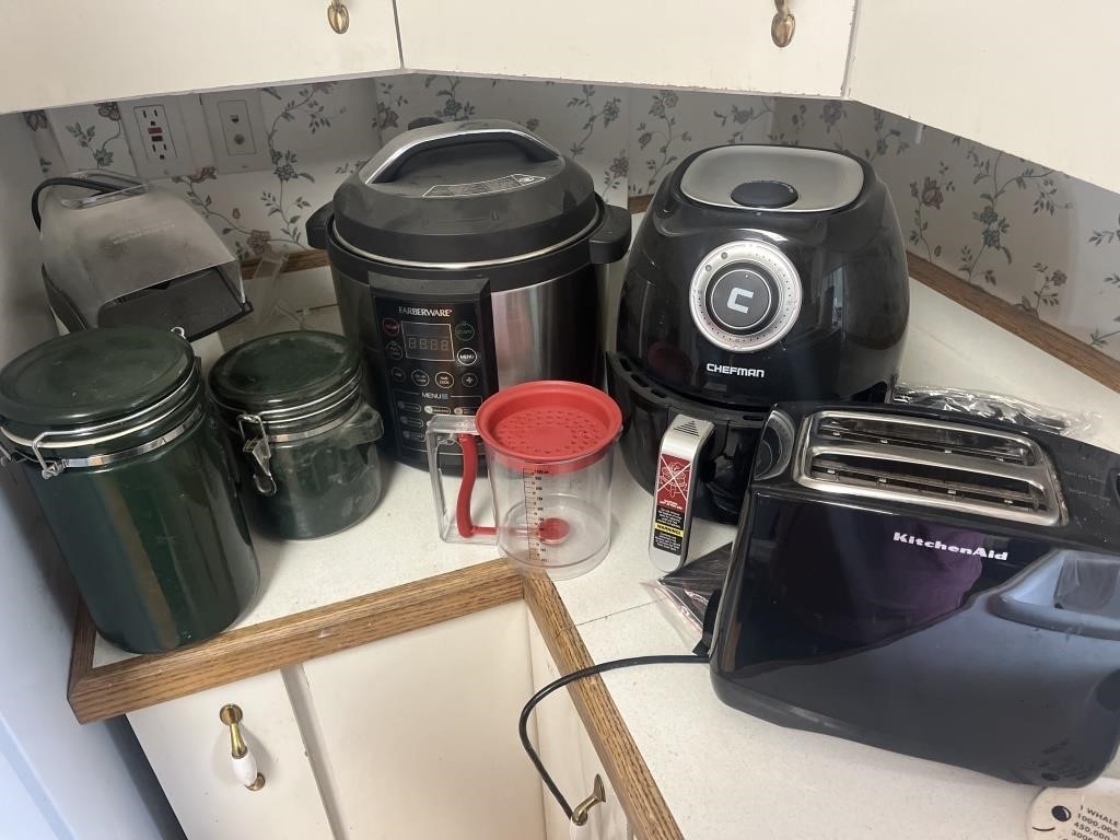 Insta pot, air fryer, toaster kitchen lot