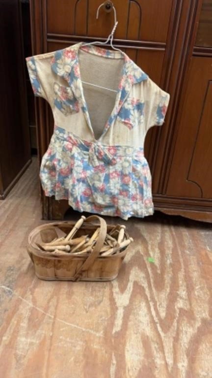 VINTAGE CLOTHESPIN HOLDER DRESS WITH WOODEN