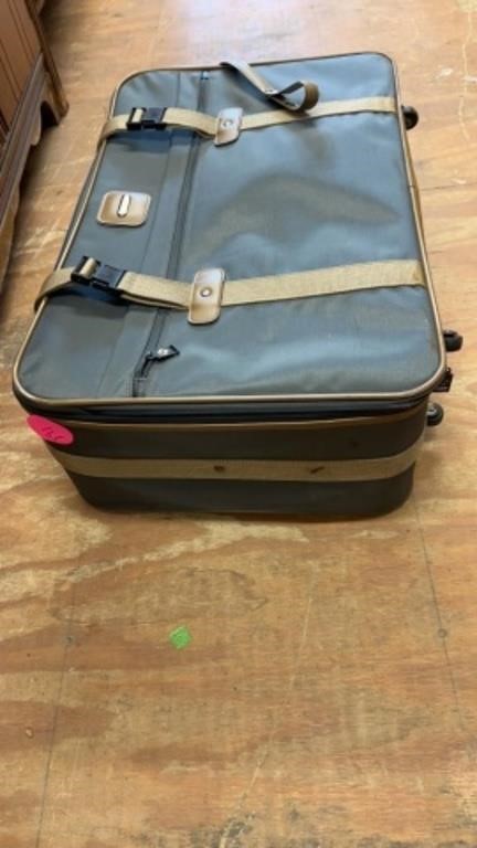 SAMSONITE LUGGAGE WITH WORKING WHEELS & PULLSTRAP