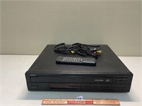 YAMAHA CD PLAYER WITH REMOTE CDC-555