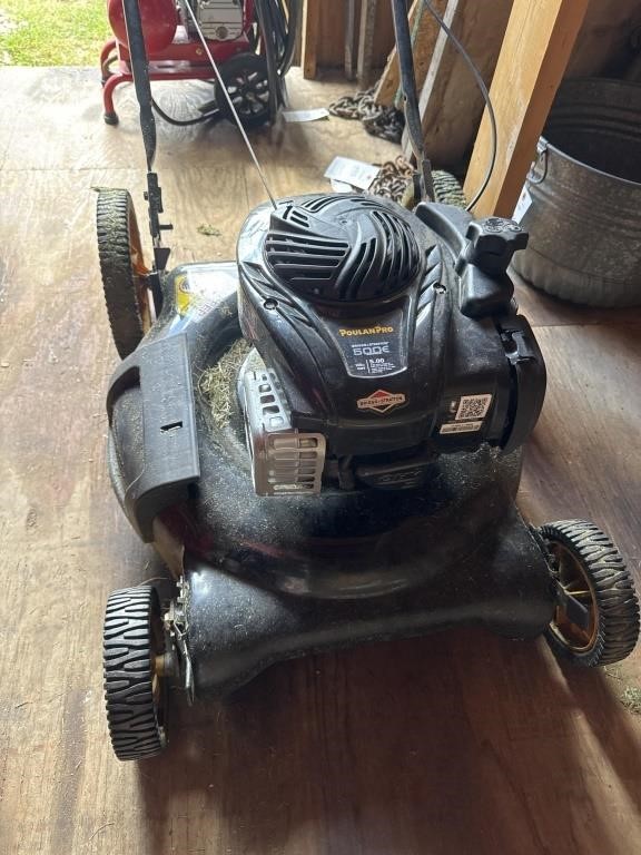 Briggs and Stratton Poulan Pro 5HP Push Mower