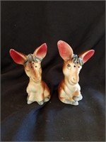 4.25 in tall Vintage salt and pepper shakers