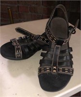 Array woman’s sandals new in box size 11