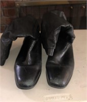 Woman’s boots size 11