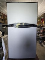 Frigidaire mini fridge with freezer