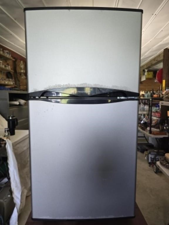 Frigidaire mini fridge with freezer