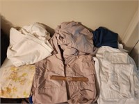 Assorted Linens: Sheets, Pillow Cases, etc..