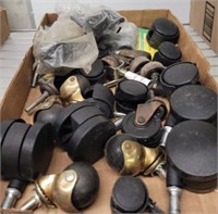 TRAY OF FURNITURE CASTERS