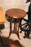 Round lamp table