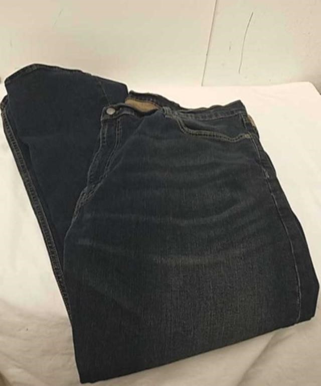 Size 44 x 30 in Levi's signature jeans
