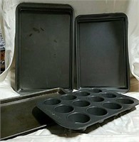 BAKING &  MUFFIN PAN LOT