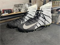 Nike  football cleats size 11, H7408-102
