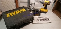 dewalt 18v cordless impact driver works all the